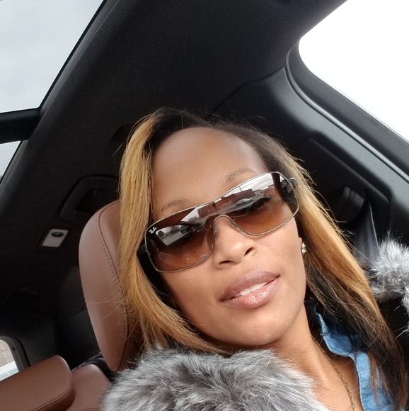 Meet your Posher, Camilla - Picture 1 of 1